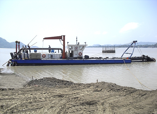 挖泥船-250型